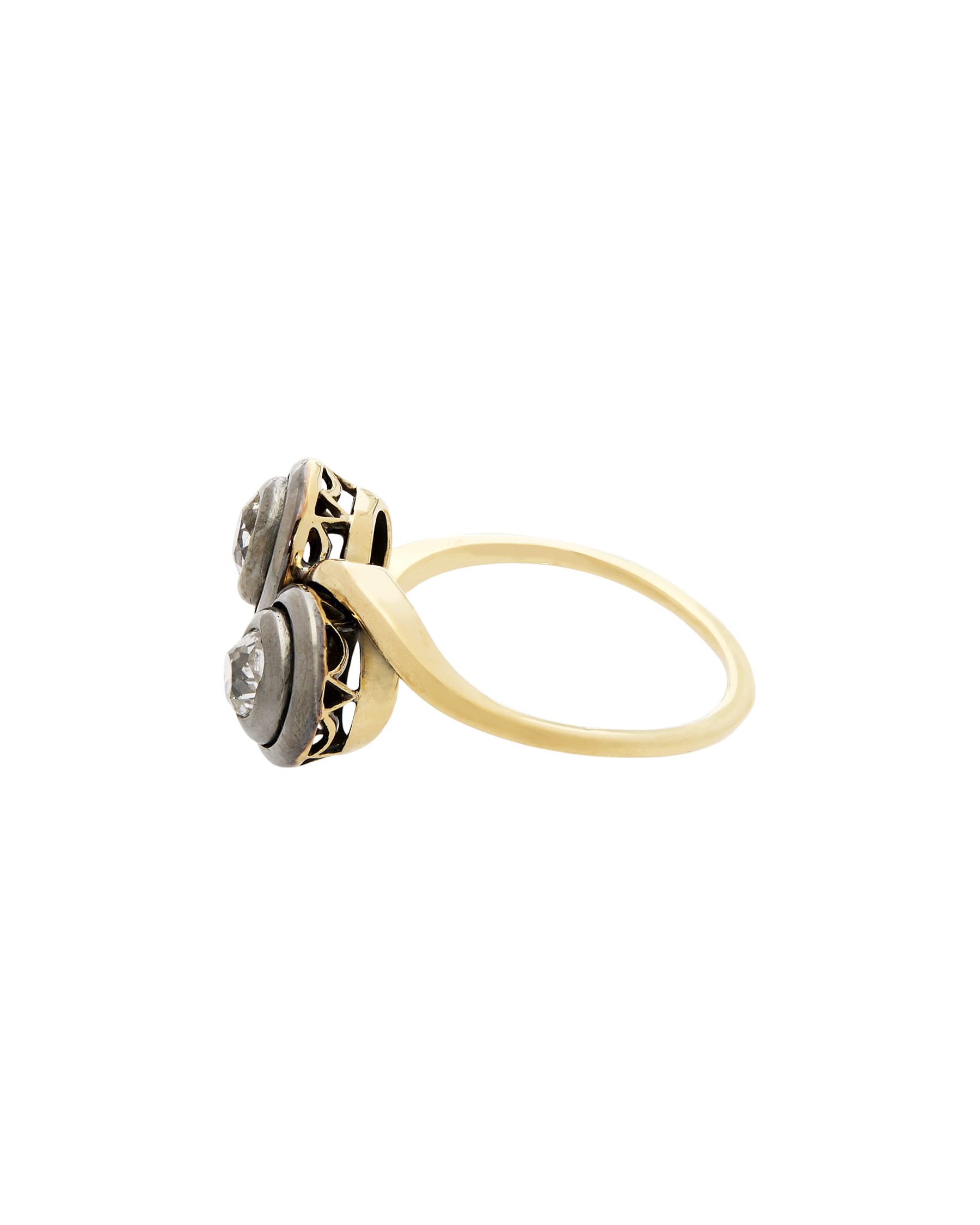 Anello contrarié antico in oro giallo e argento con due diamanti taglio vecchio-2