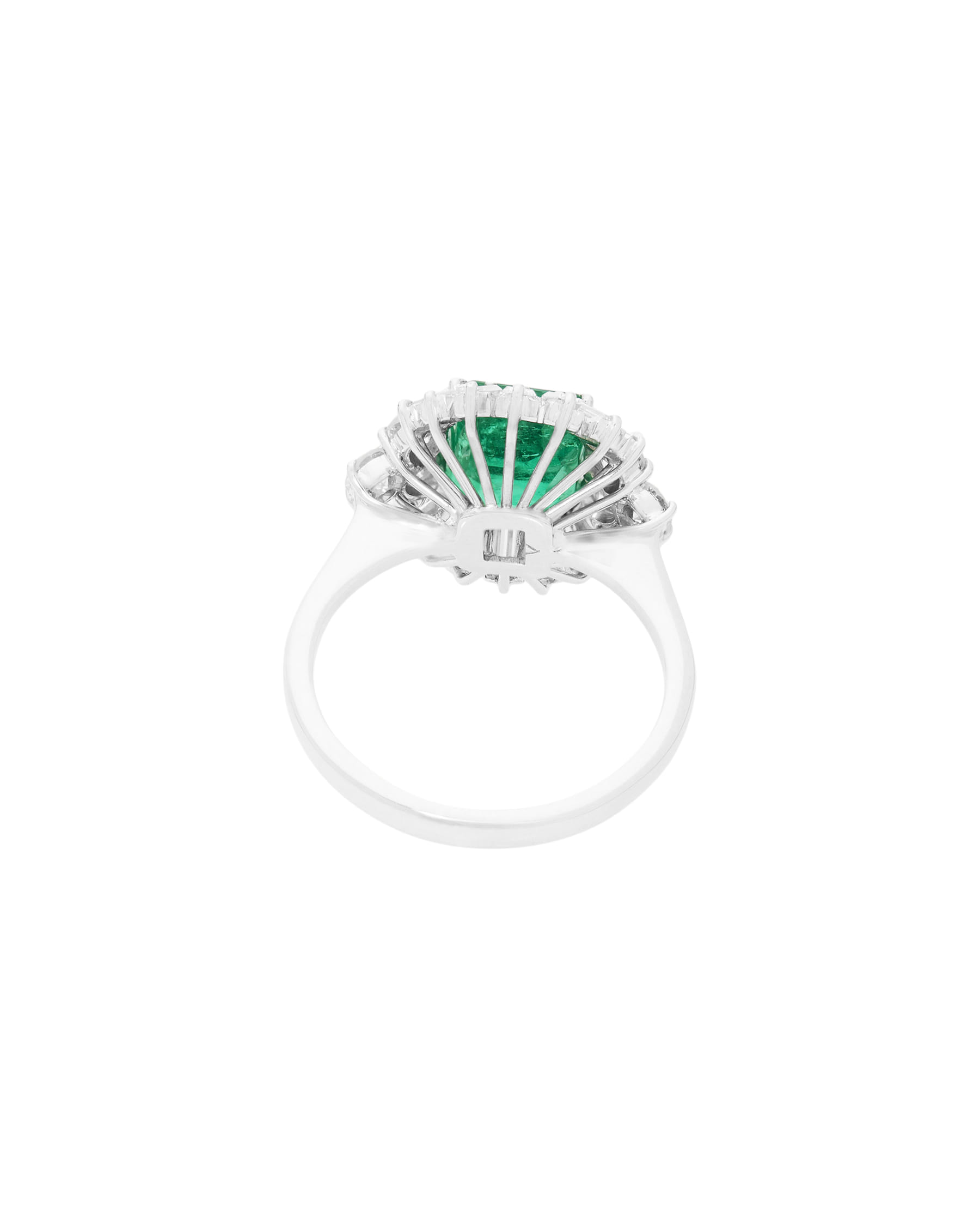 Anello in oro bianco con smeraldo 2,30 ct e diamanti round e baguette-2