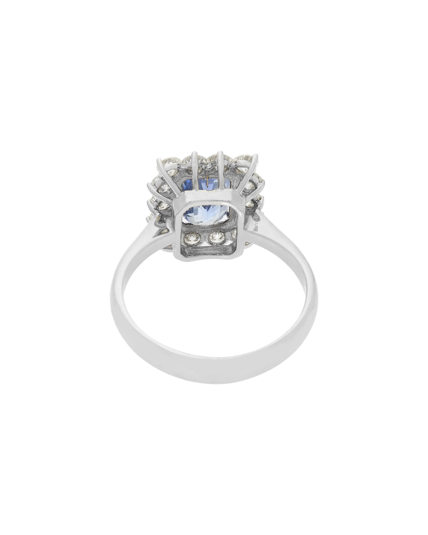 Anello in oro bianco con zaffiro ceylon e contorno di diamanti-3