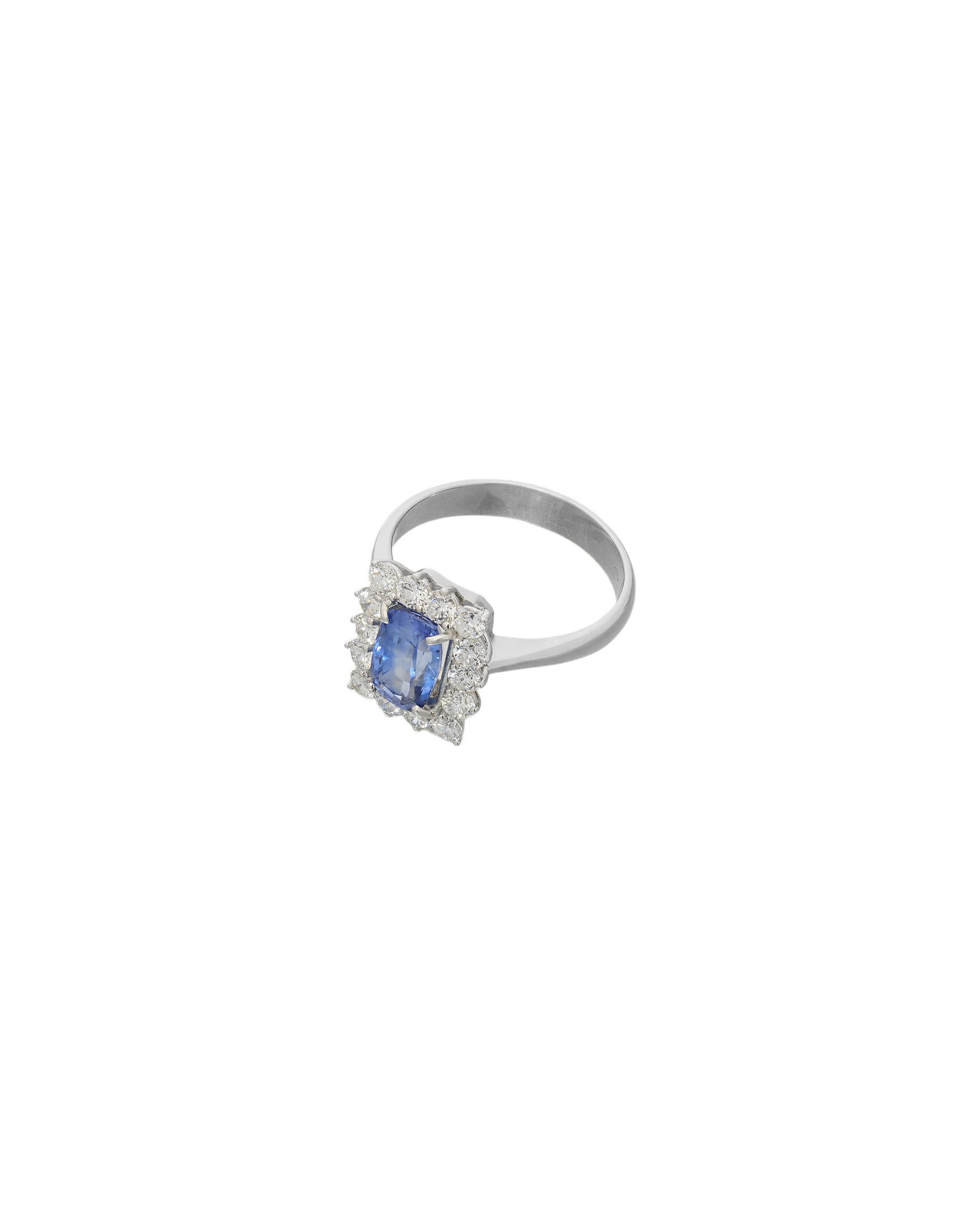 Anello in oro bianco con zaffiro ceylon e contorno di diamanti-4