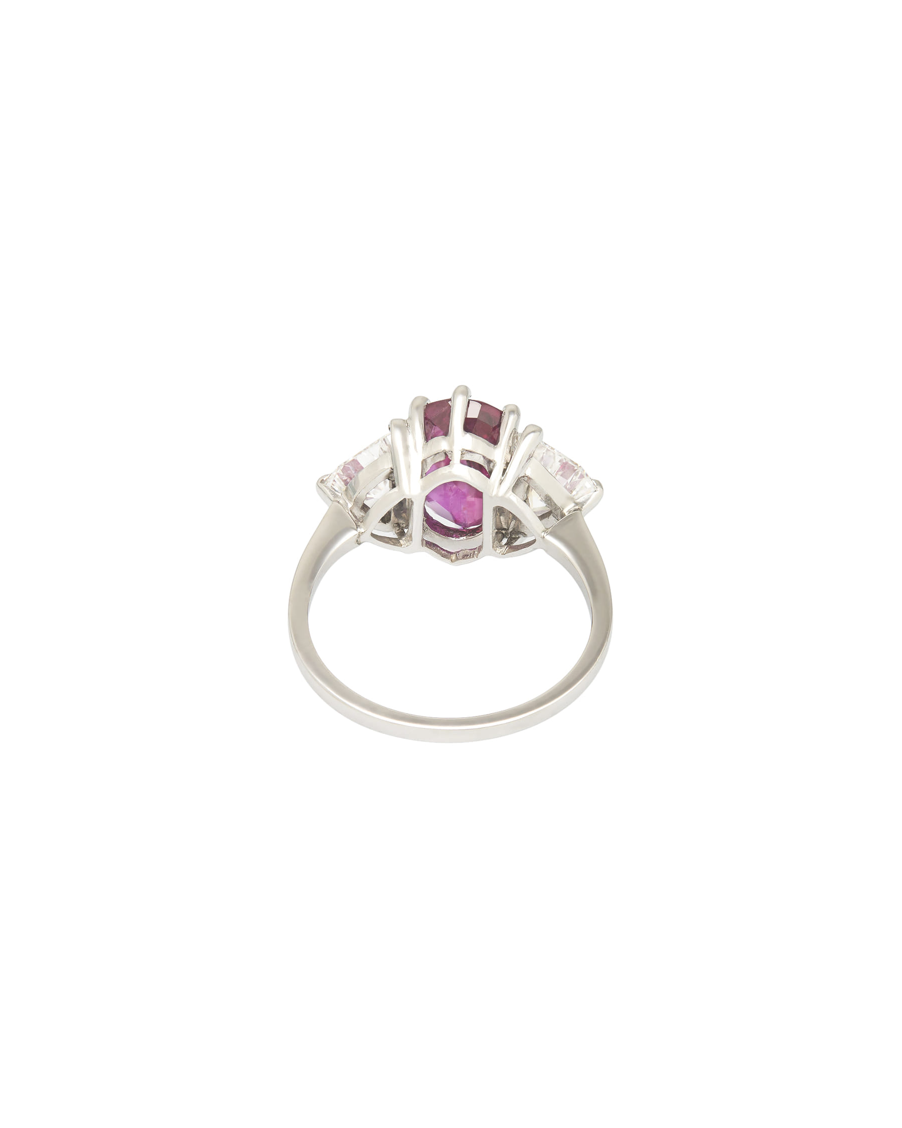 Anello in platino con rubino centrale ovale 2 diamanti triangle-3
