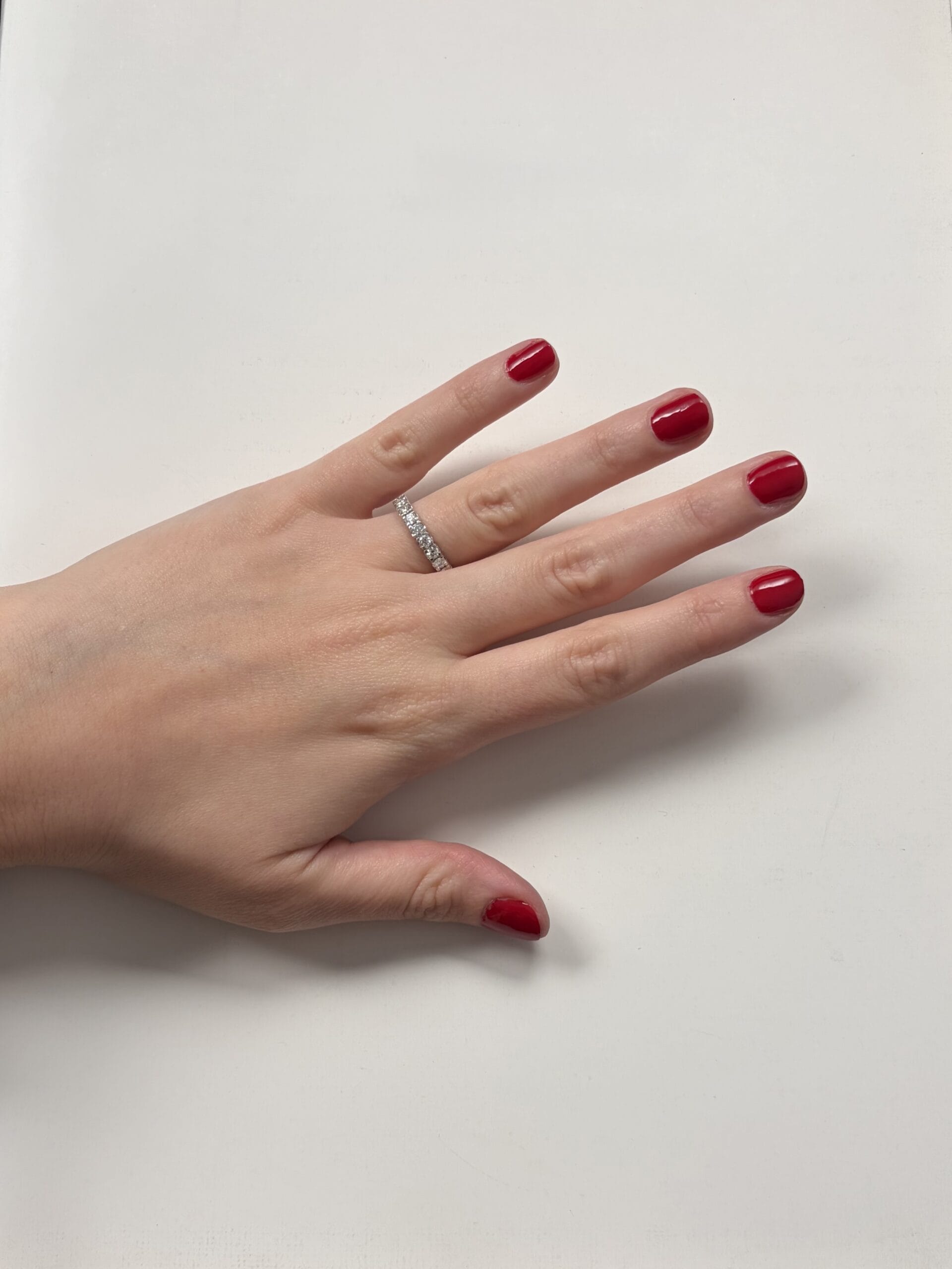 Anello eternity in oro bianco con diamanti 1,43 ct-3