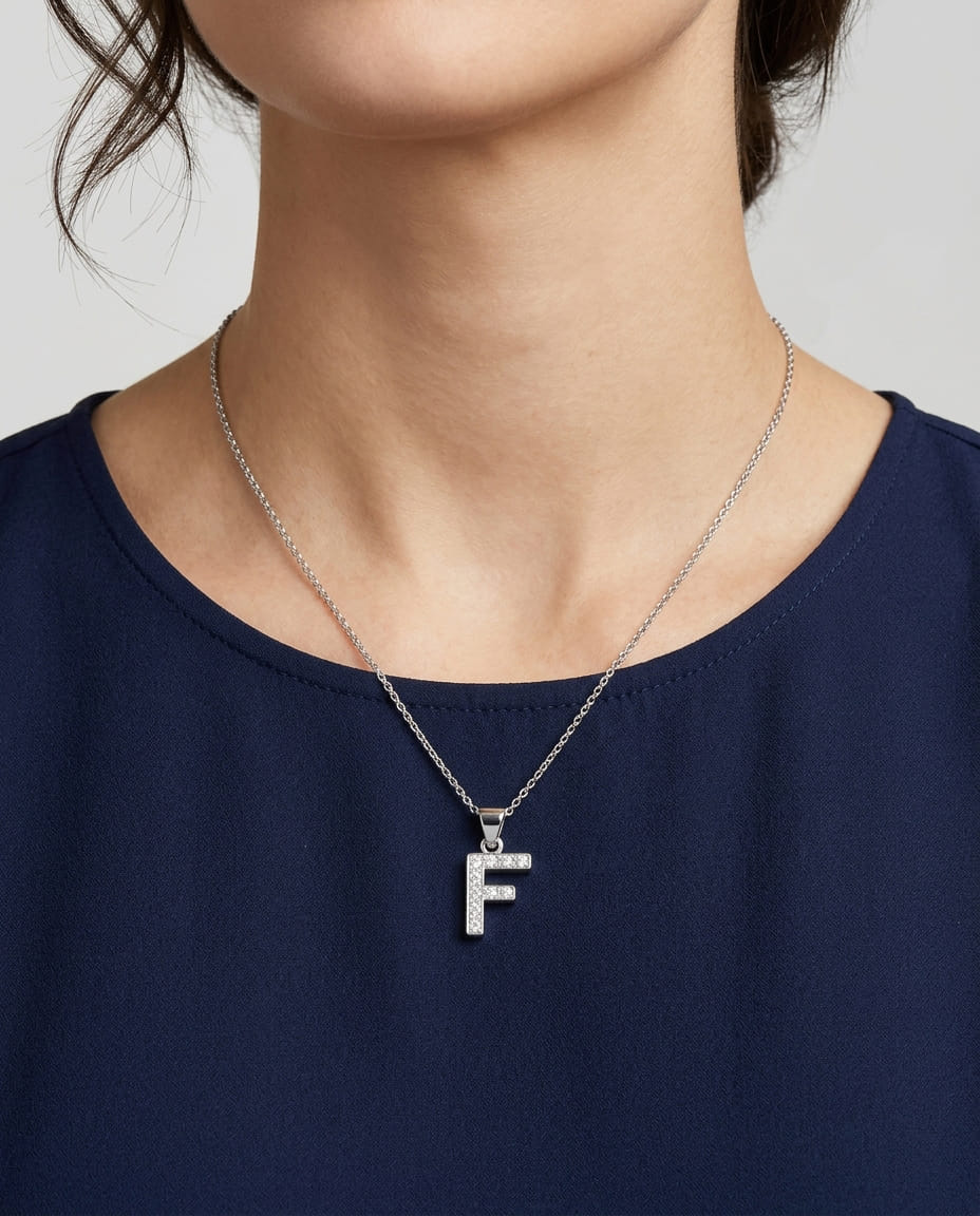 Ciondolo lettera f in oro bianco e diamanti-3