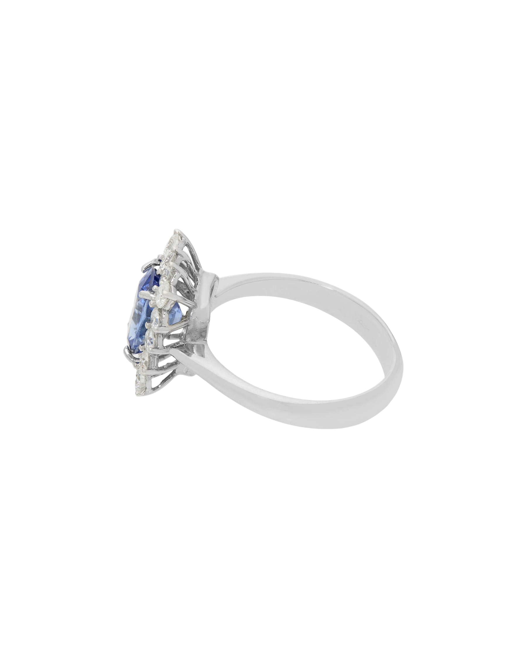 Anello in oro bianco con zaffiro ceylon e contorno di diamanti-2