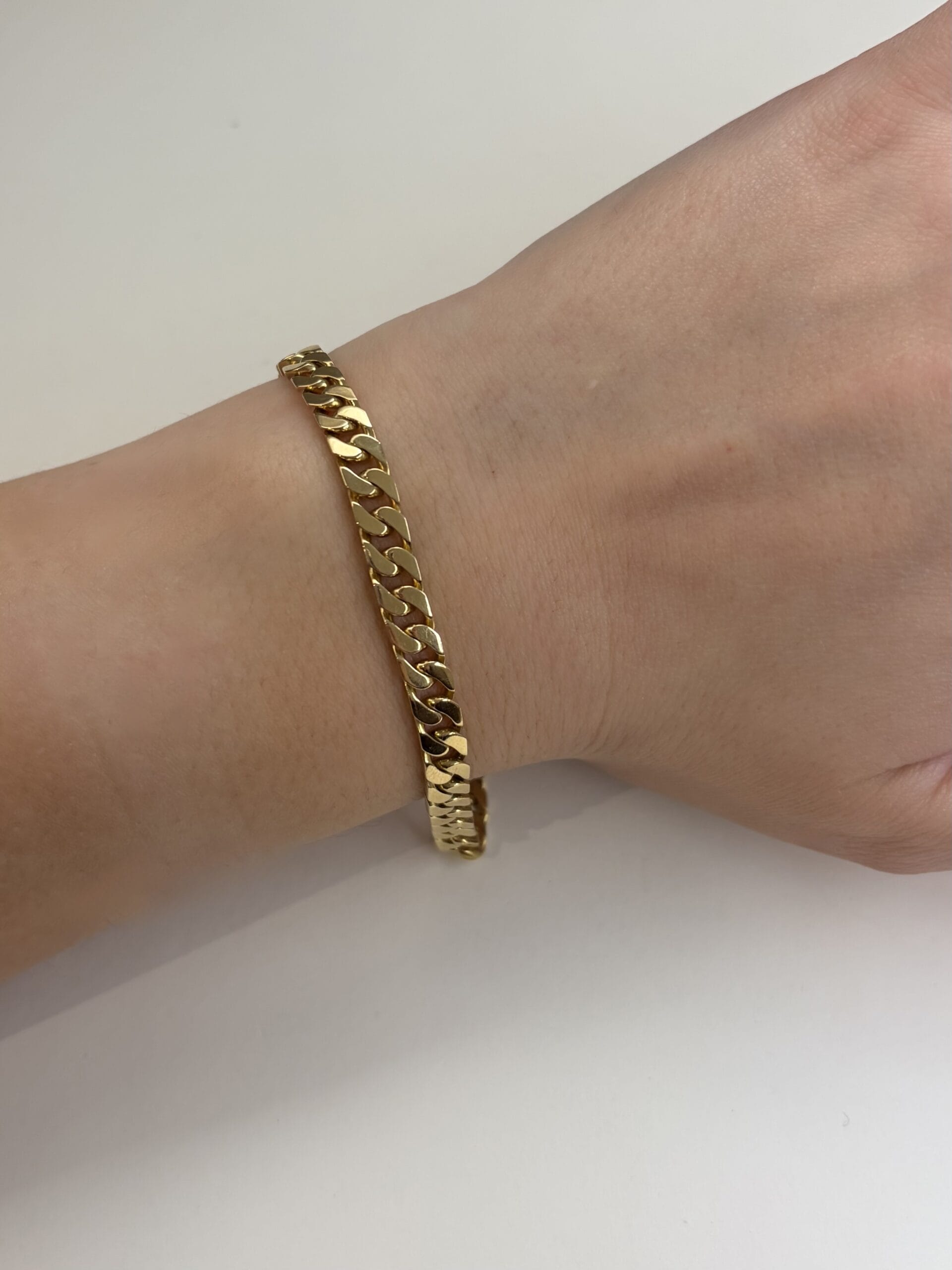 Bracciale in oro giallo con maglia groumette piatta-3