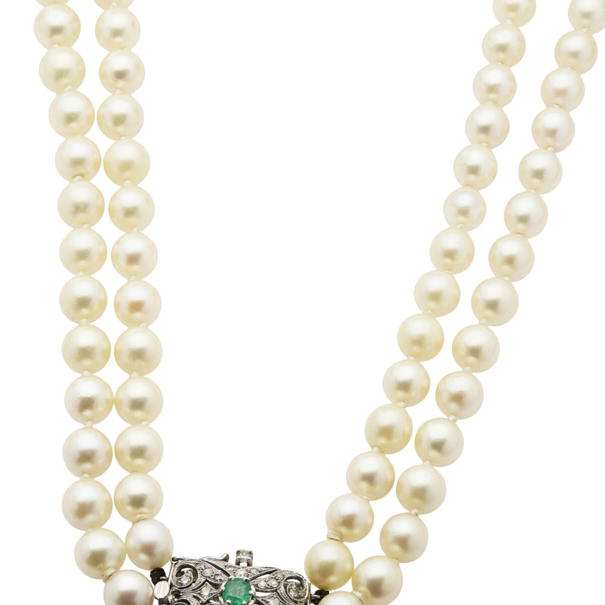 Collana con doppio filo di perle e chiusura in oro bianco con smeraldo e diamanti-1