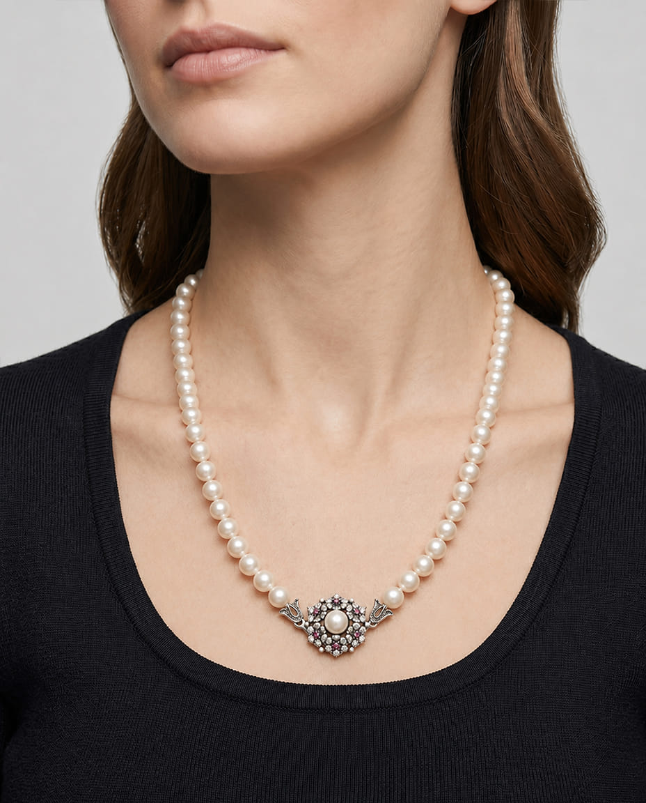 Collana di perle degradè e chiusura in oro bianco con rubini-4