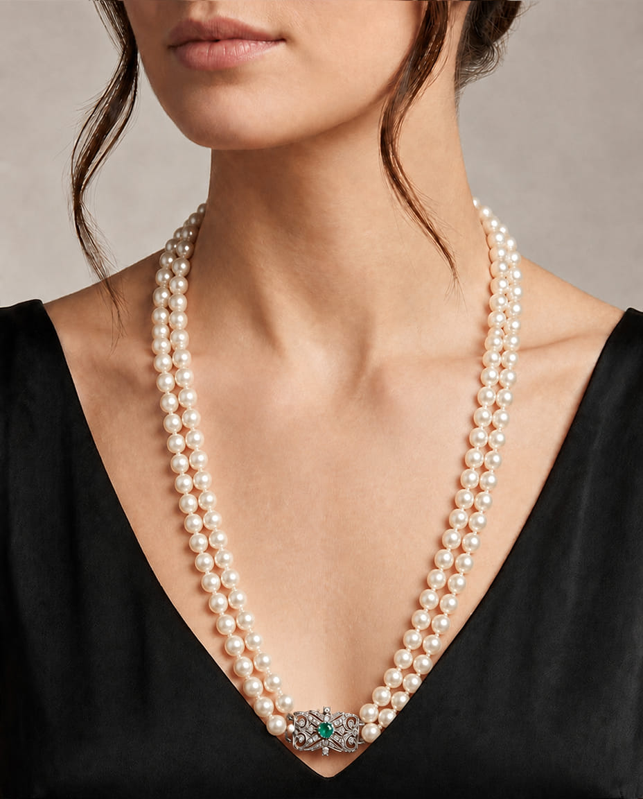 Collana con doppio filo di perle e chiusura in oro bianco con smeraldo e diamanti-4