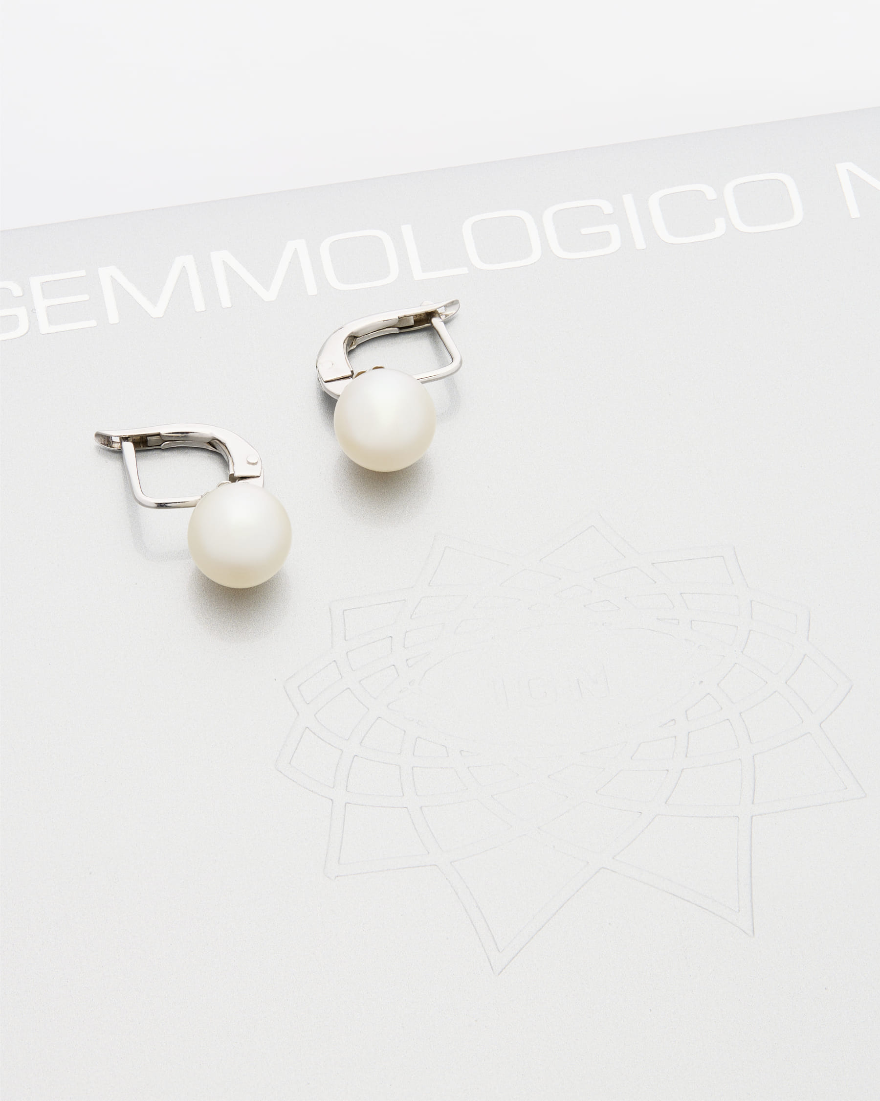 Orecchini a clip in oro bianco con perle 8,10 mm-2