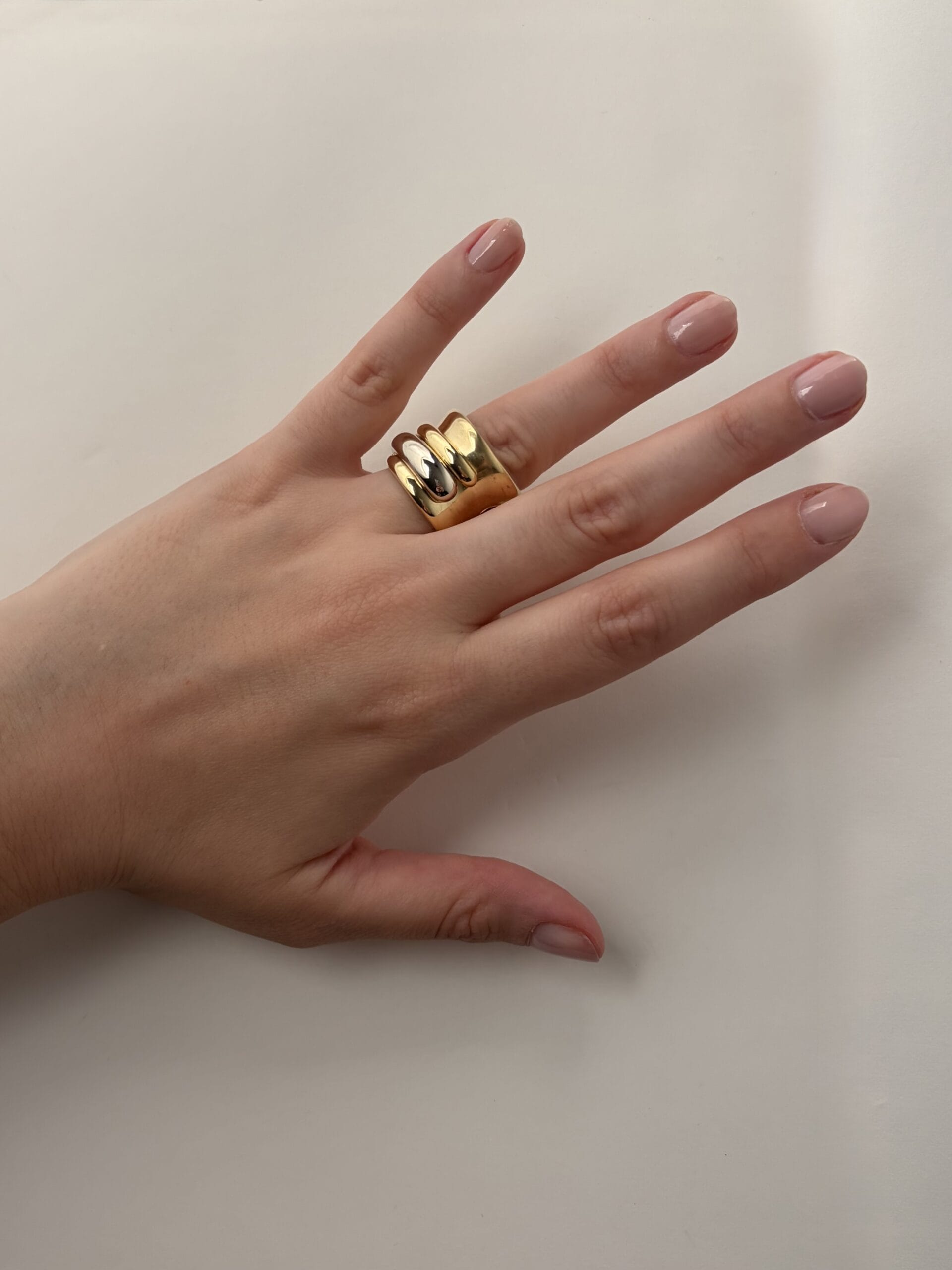 Anello pomellato tubolare in oro bianco e giallo-3