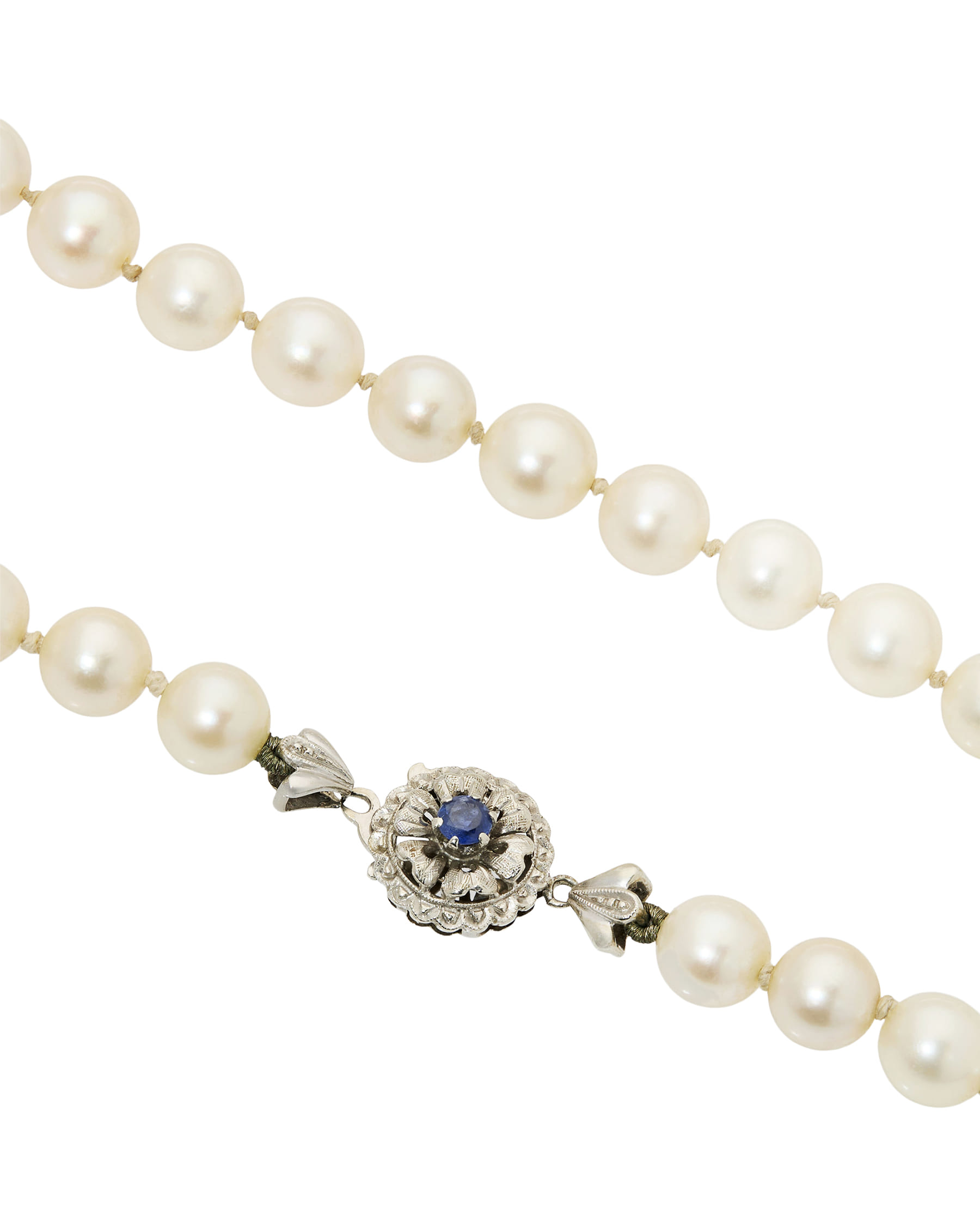 Collana di perle con chiusura in oro bianco con zaffiro-2