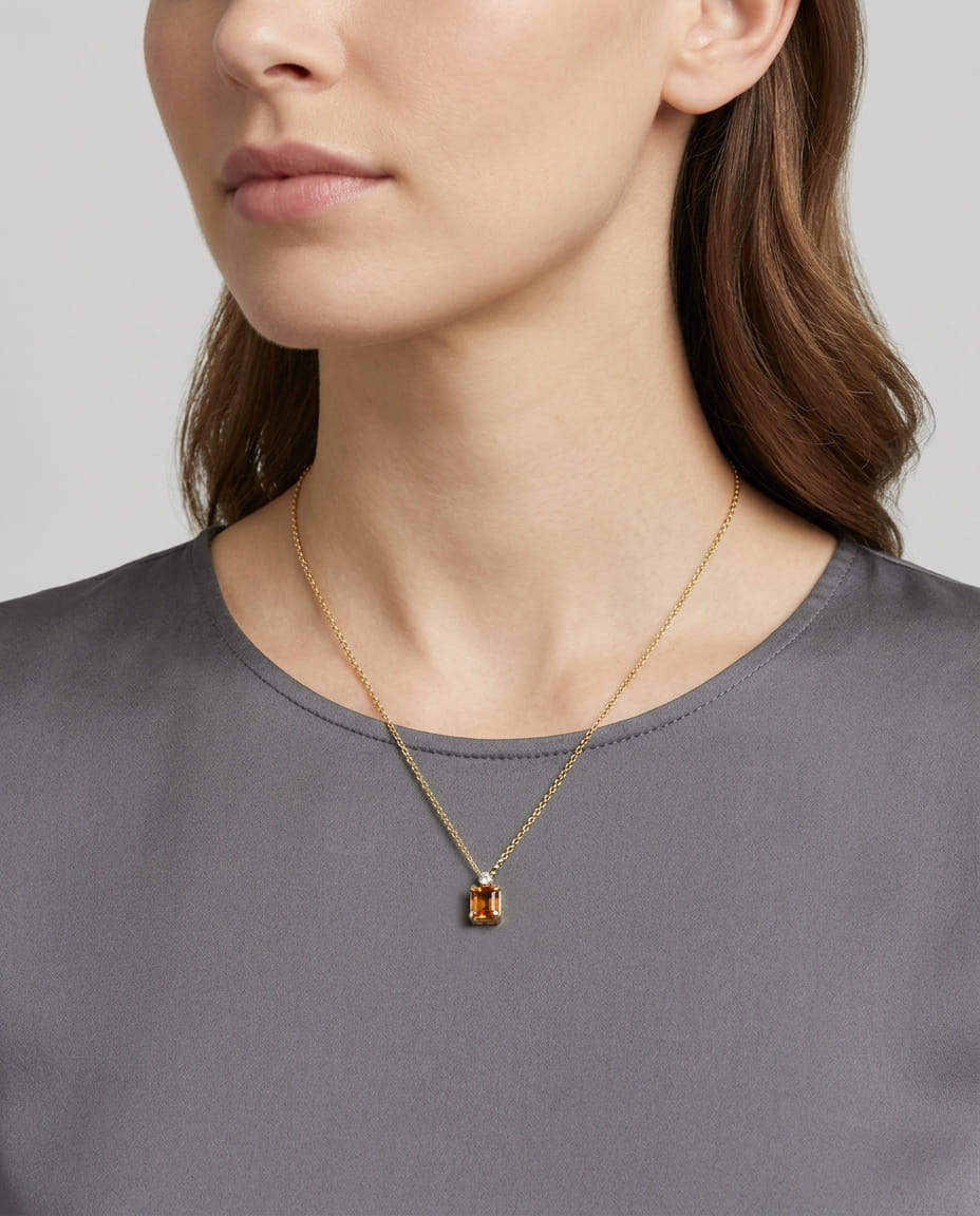 Catenina in oro giallo e ciondolo con quarzo citrino e diamante-3