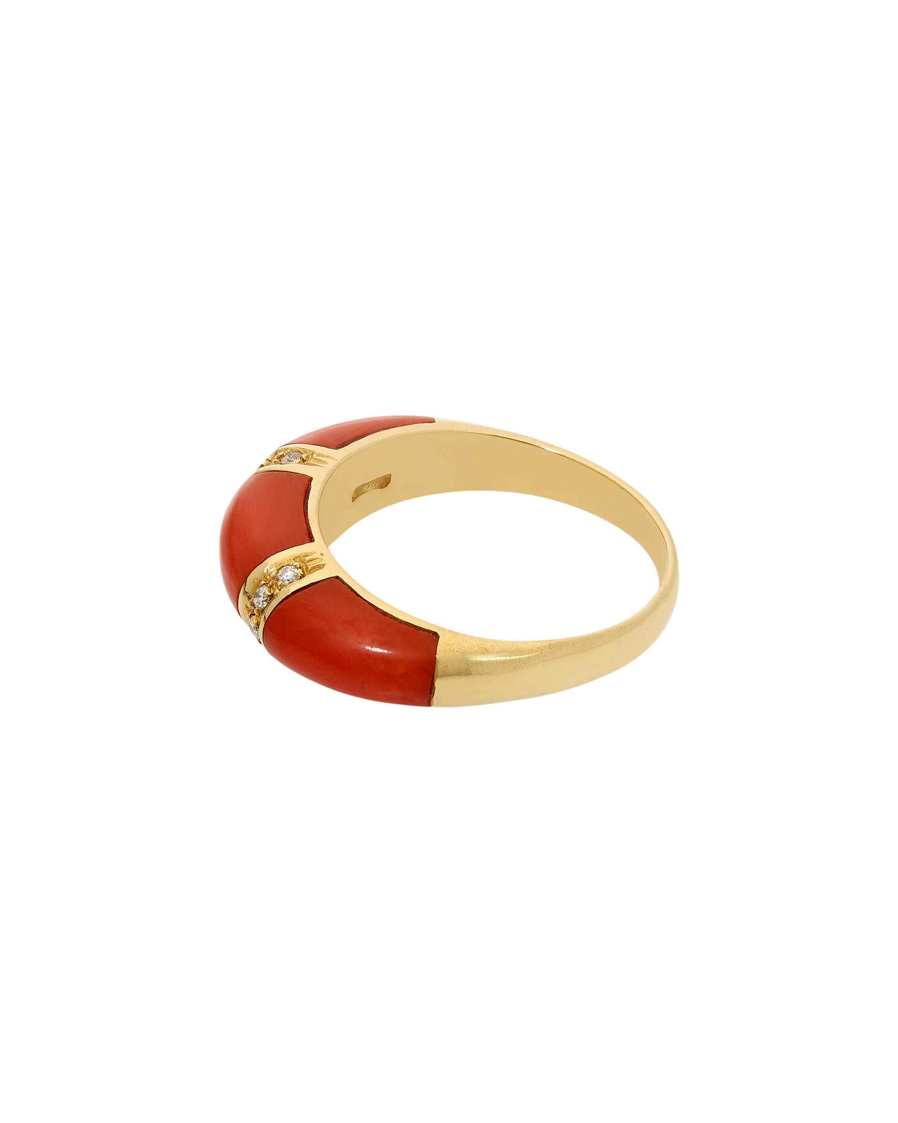 Anello fascia bombata in oro giallo con diamanti e intarsi di corallo-2