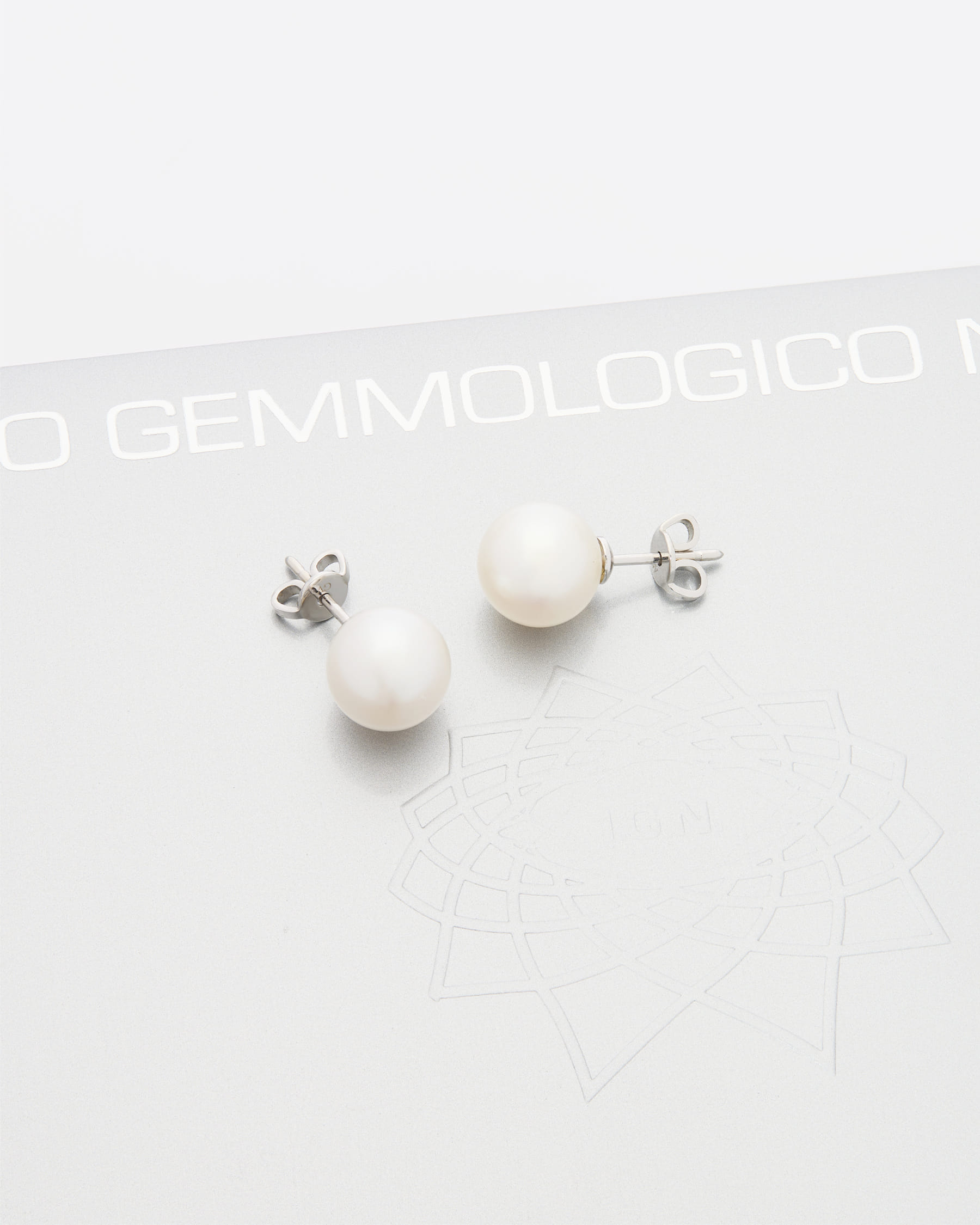 Orecchini a lobo in oro bianco con perle 10,40 mm-2