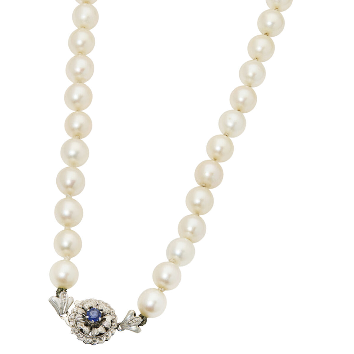 Collana di perle con chiusura in oro bianco con zaffiro-1