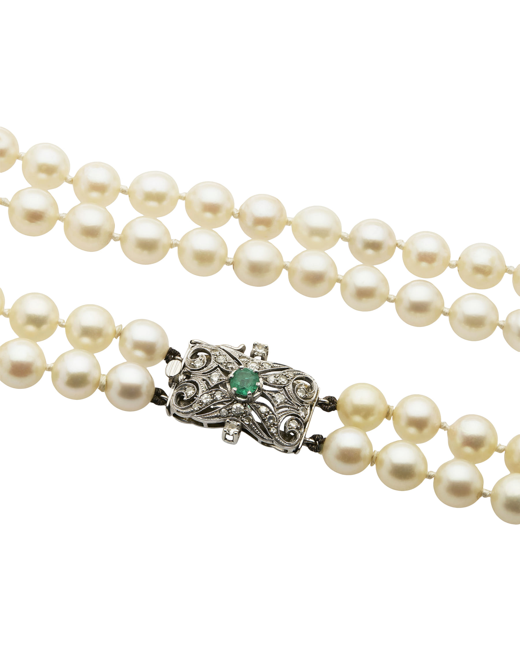 Collana con doppio filo di perle e chiusura in oro bianco con smeraldo e diamanti-2