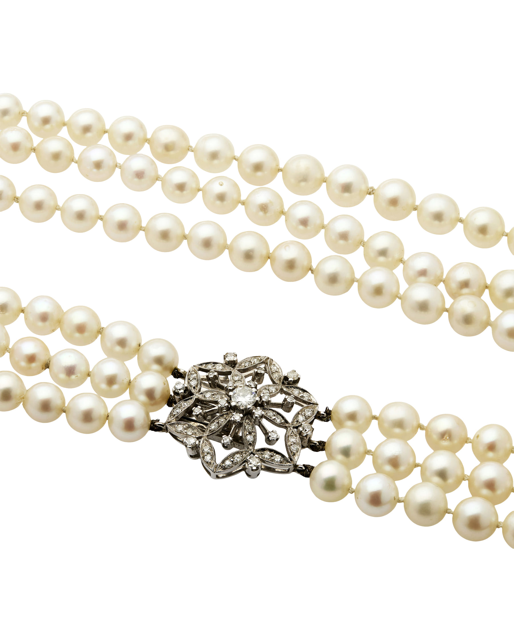 Collana con tre fili di perle e chiusura in oro bianco con diamanti-2