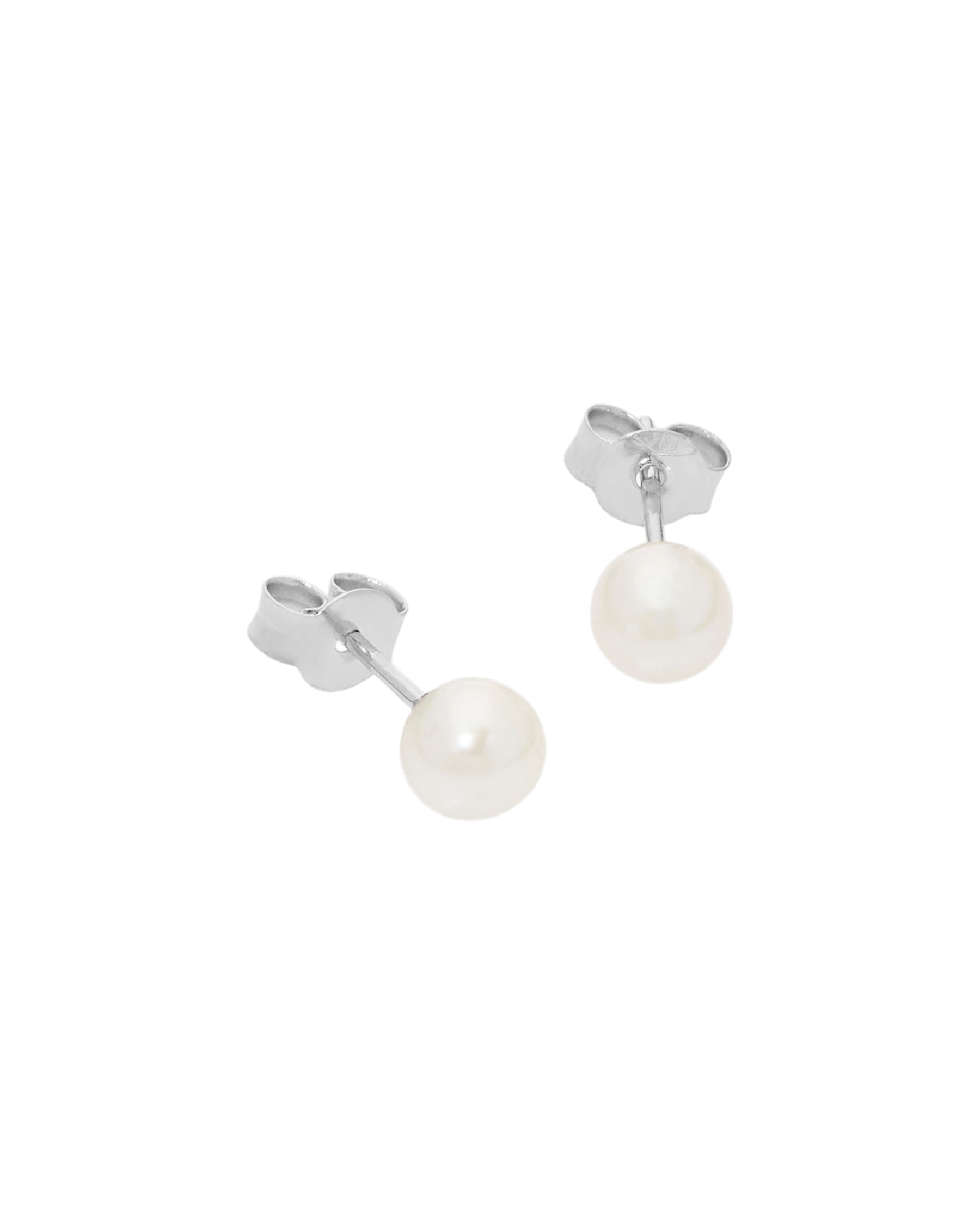 Orecchini a lobo in oro bianco e perle bianche da 5mm-1