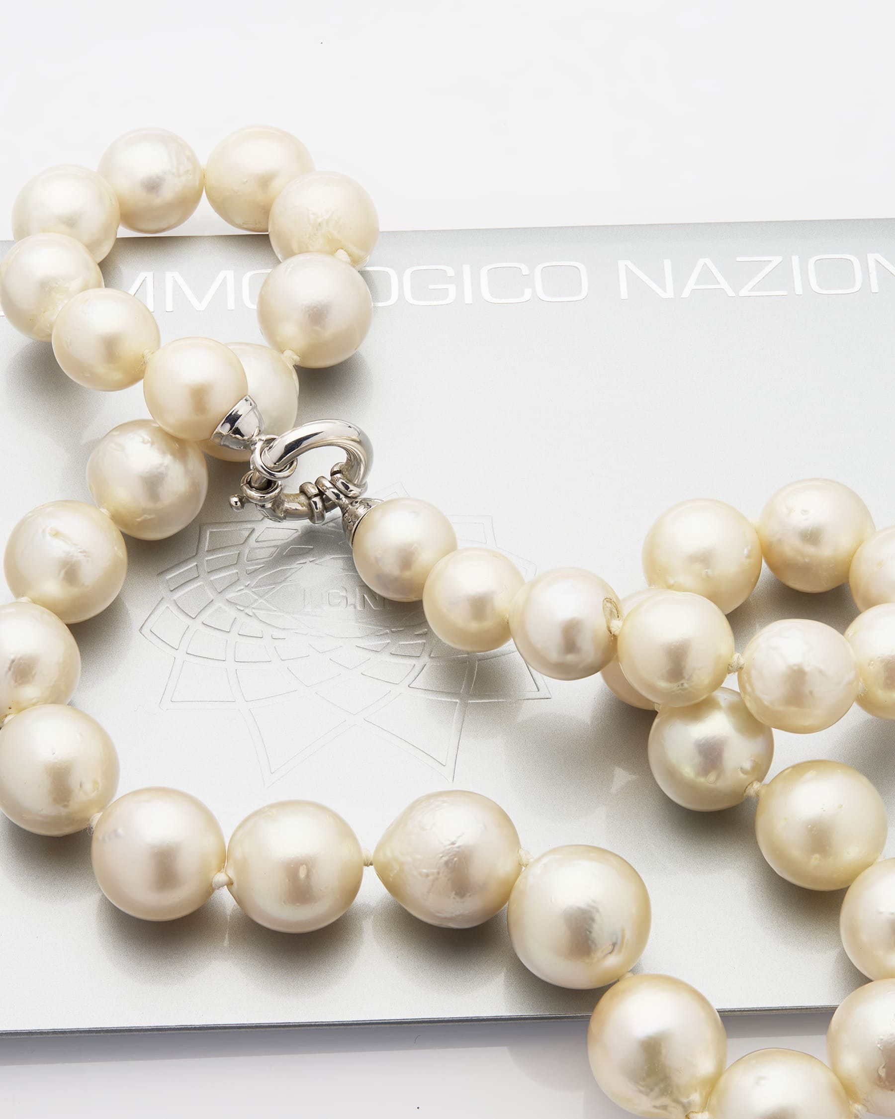 Collana di perle degradè con chiusura in oro bianco-3