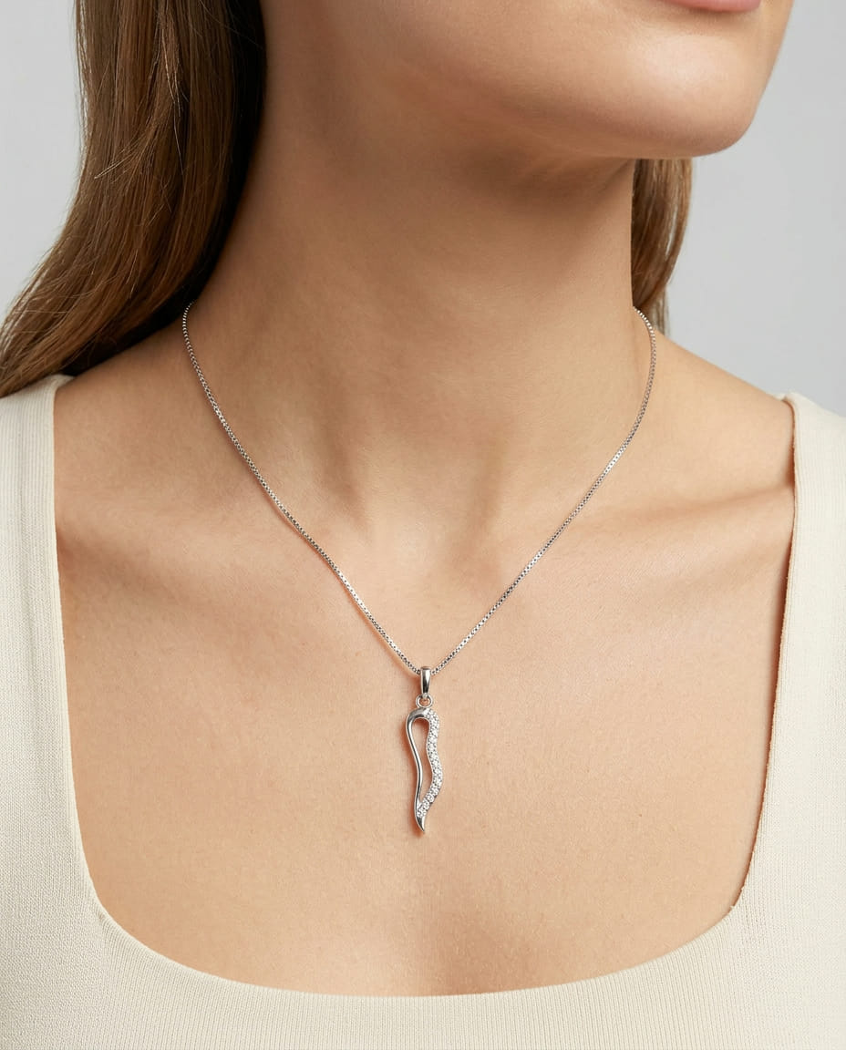 Catenina in oro bianco e ciondolo corno con cubic zirconia-3