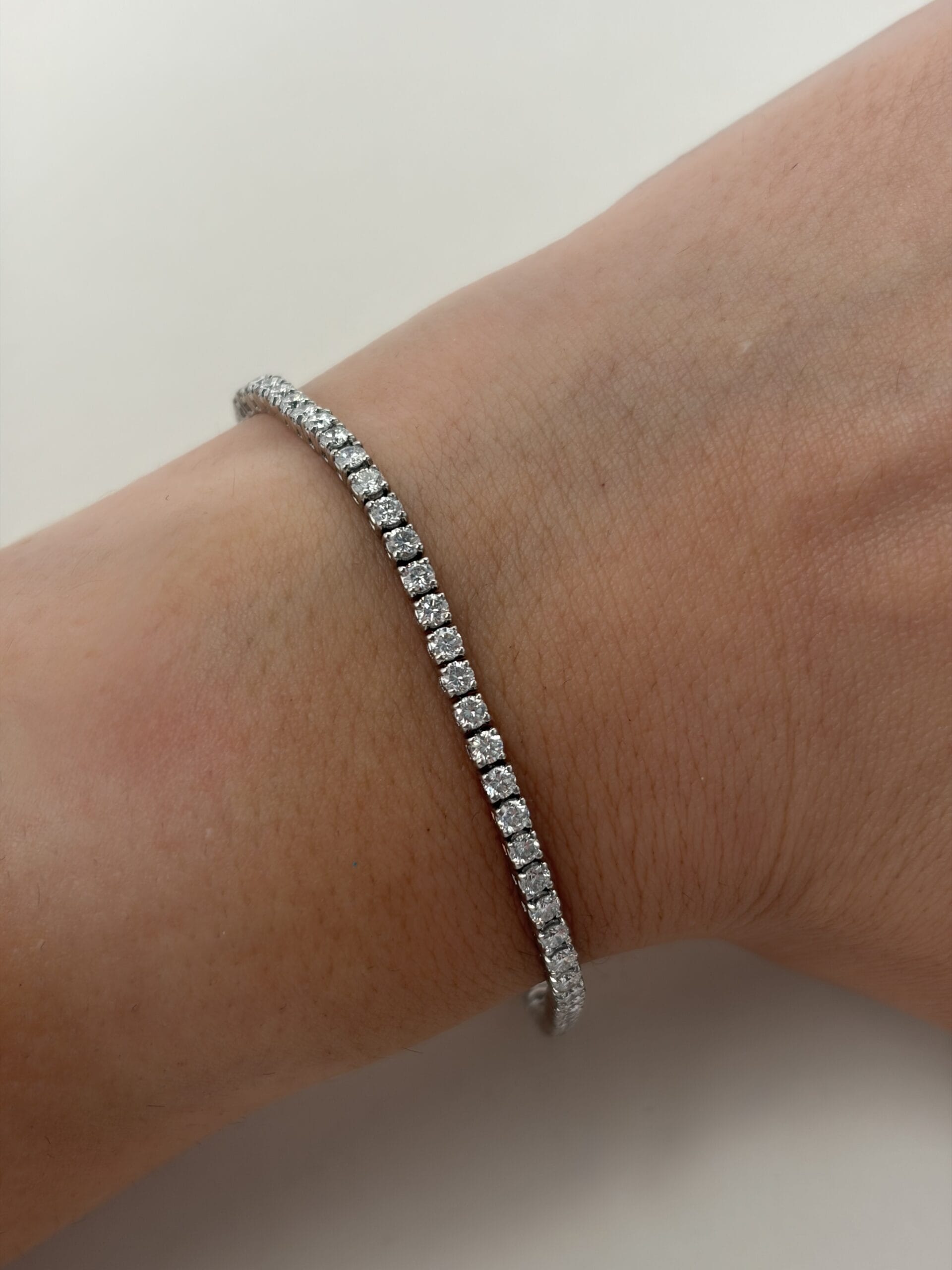 Bracciale tennis in oro bianco e diamanti 3,20 ct-3