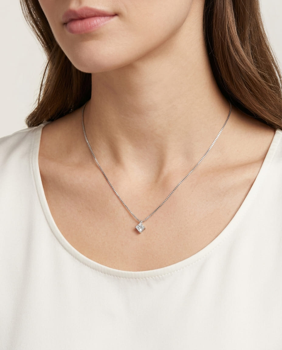 Catenina punto luce in oro bianco con diamante 0,18 ct-3