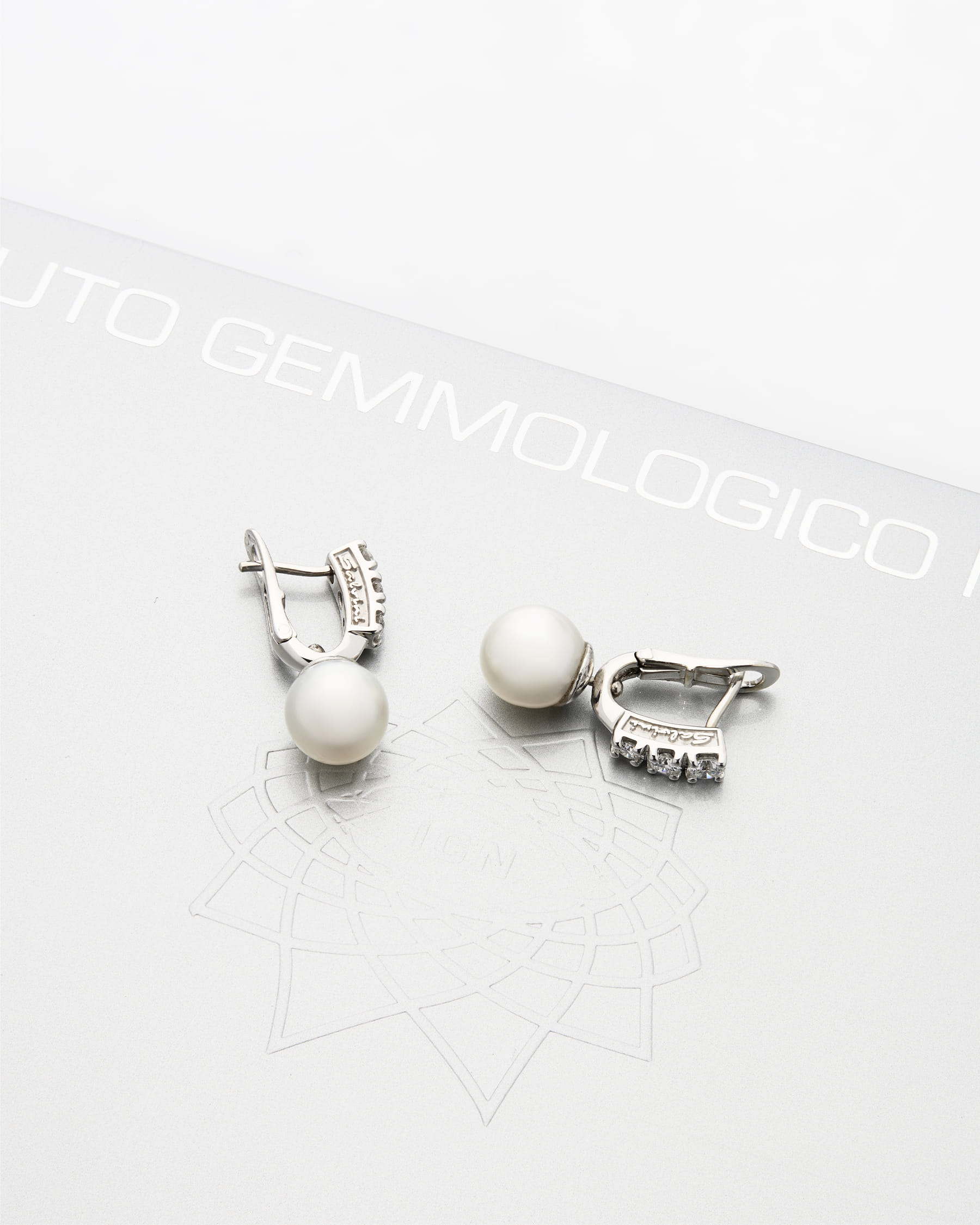Orecchini salvini in oro bianco con diamanti e perle-2