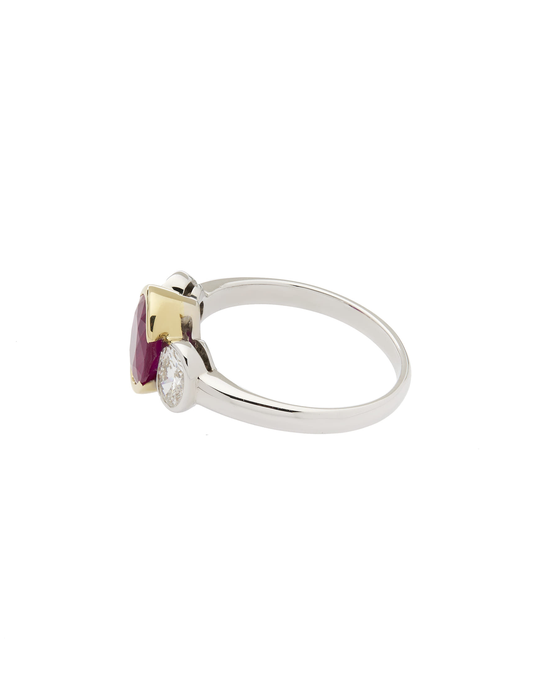 Anello in oro bianco e giallo con rubino e diamanti-2