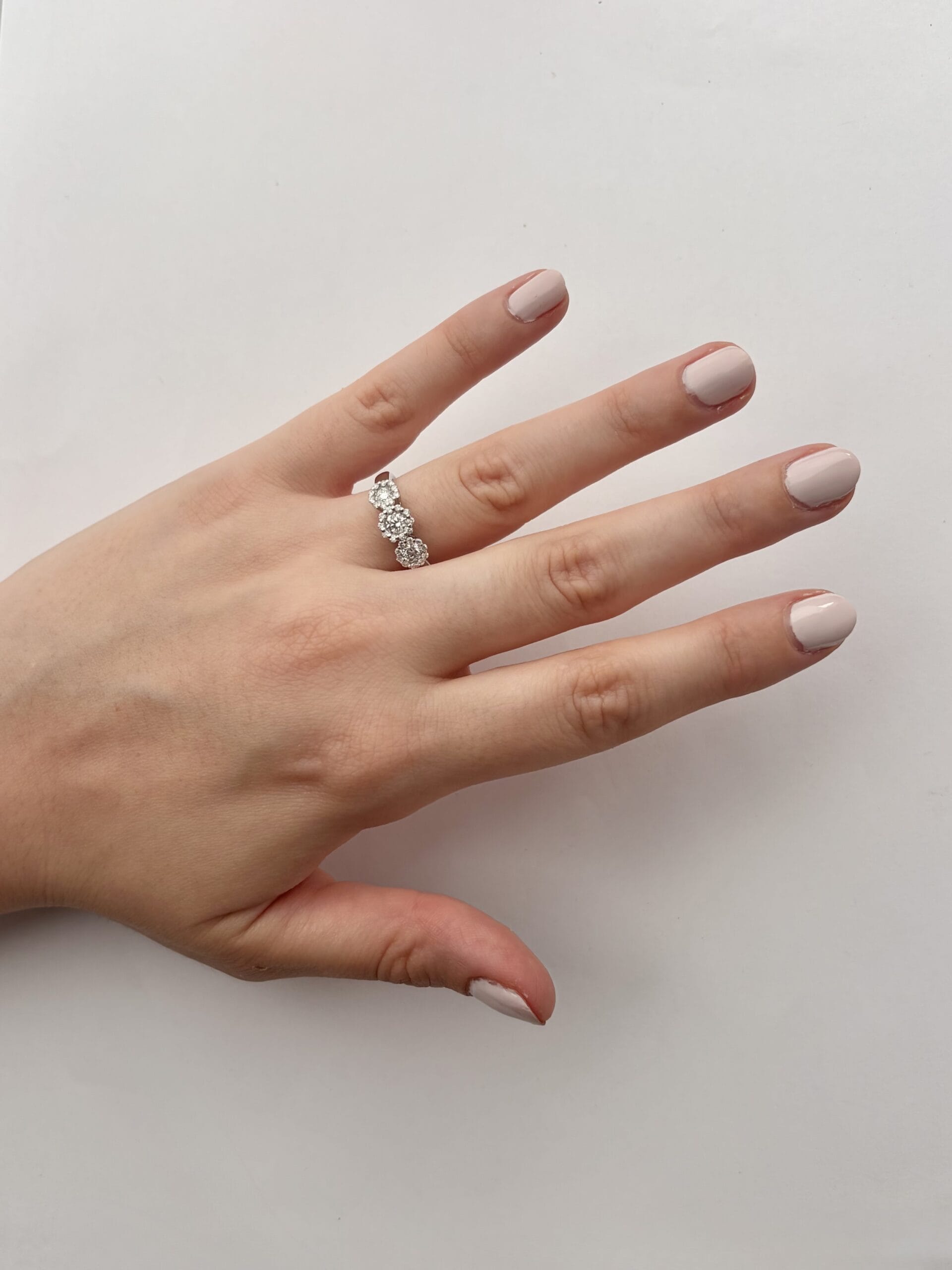 Anello trilogy salvini daphne in oro bianco con diamanti-4