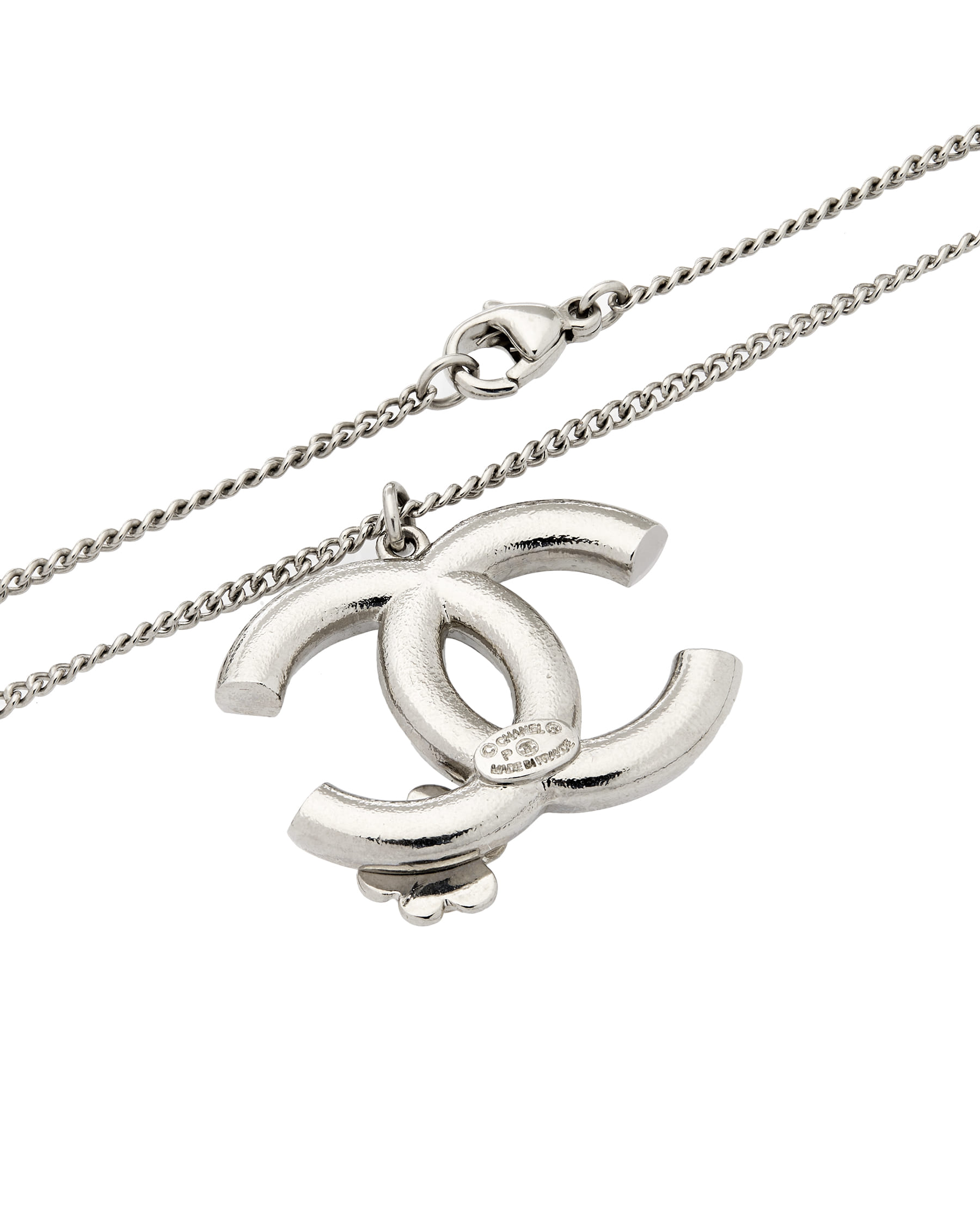 Collana chanel in acciaio argentato con ciondolo cc e smalto-2