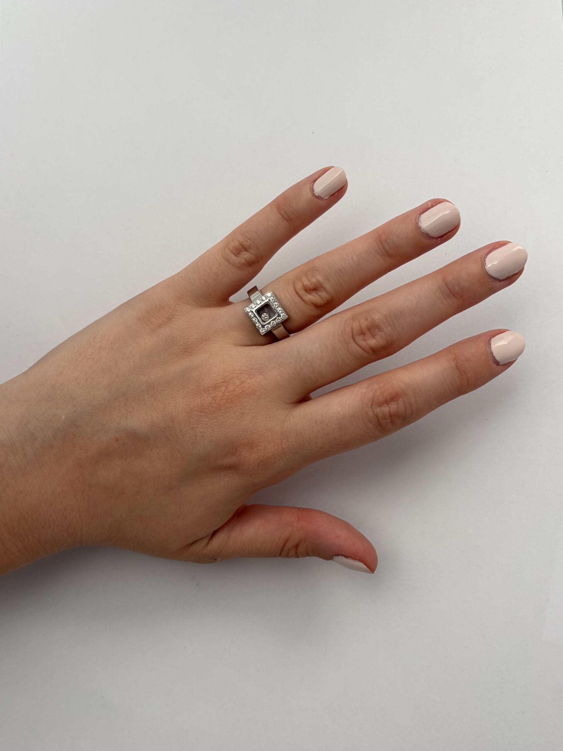 Anello chopard happy diamond in oro bianco con diamanti-4