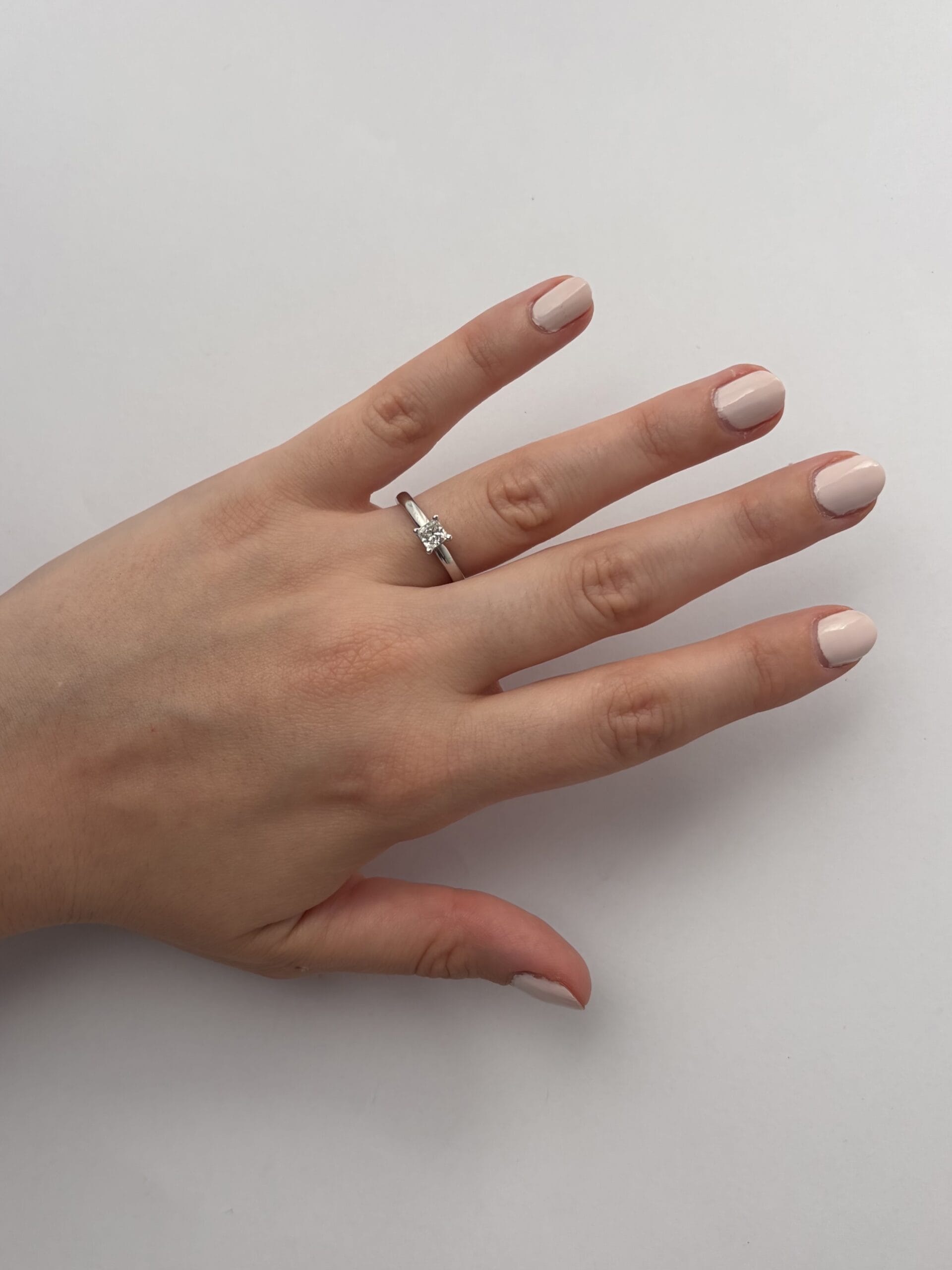 Anello solitario in oro bianco con diamante princess-4