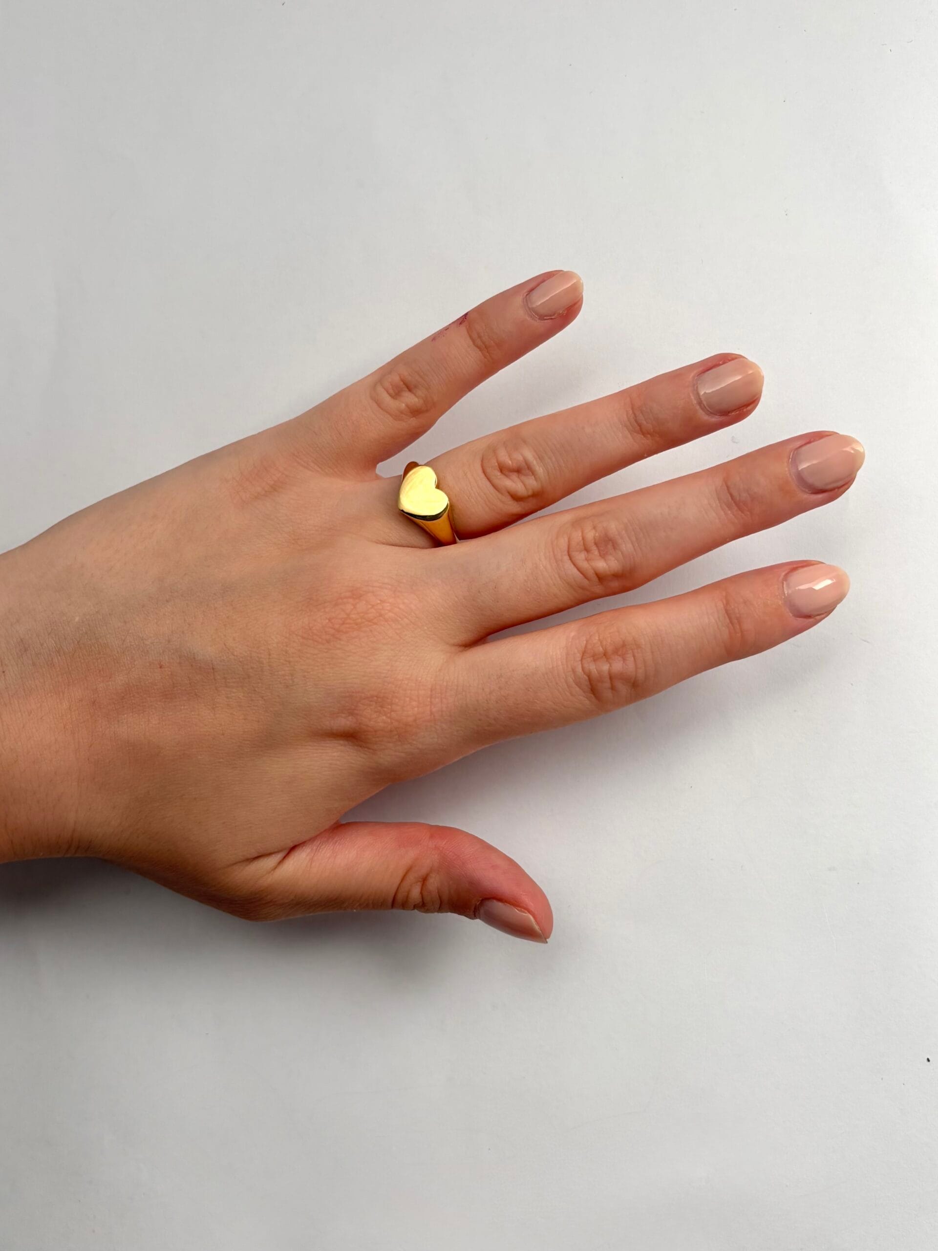 Anello sigillo a cuore in oro giallo-4