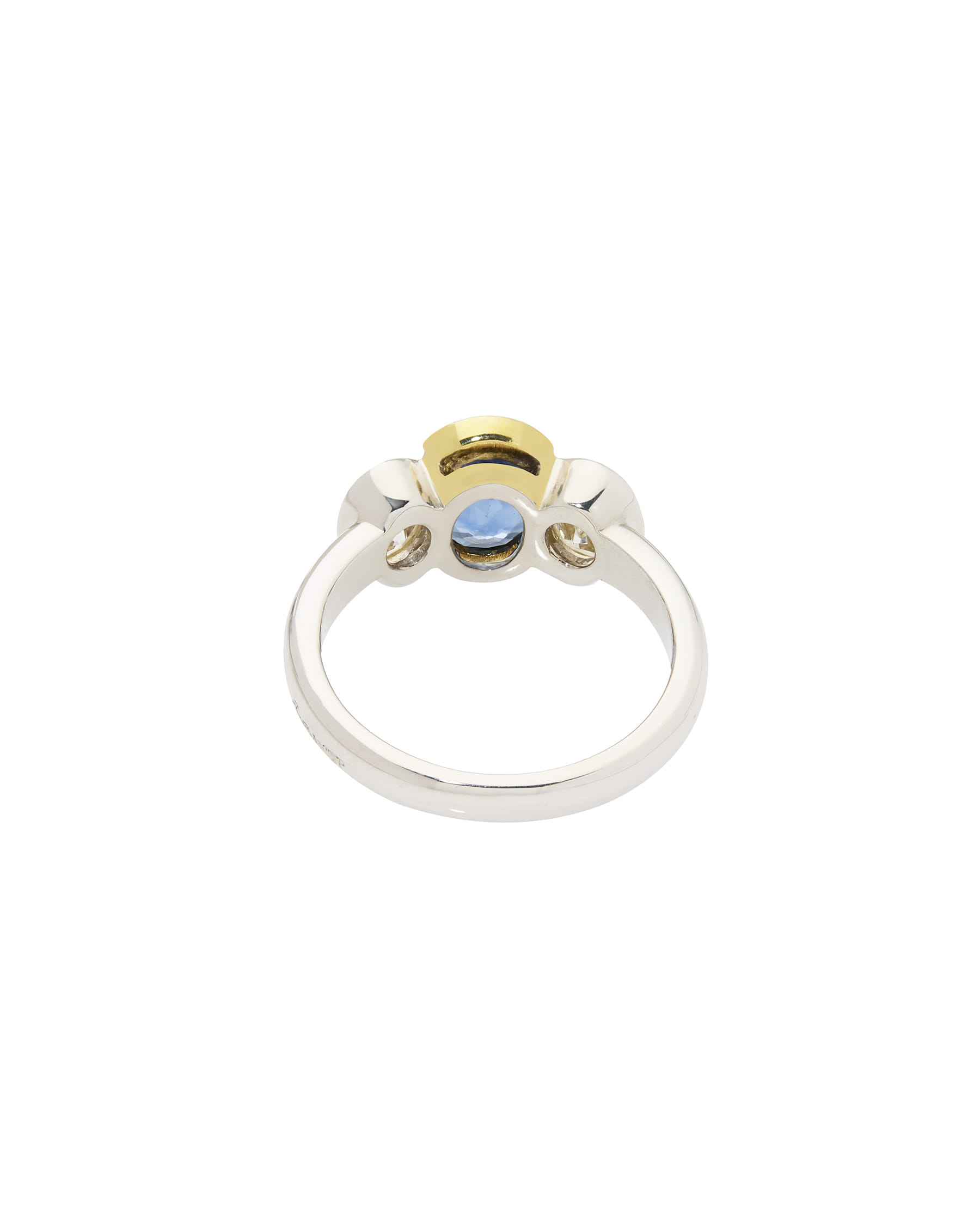 Anello in oro bianco e giallo con zaffiro centrale e diamanti-3