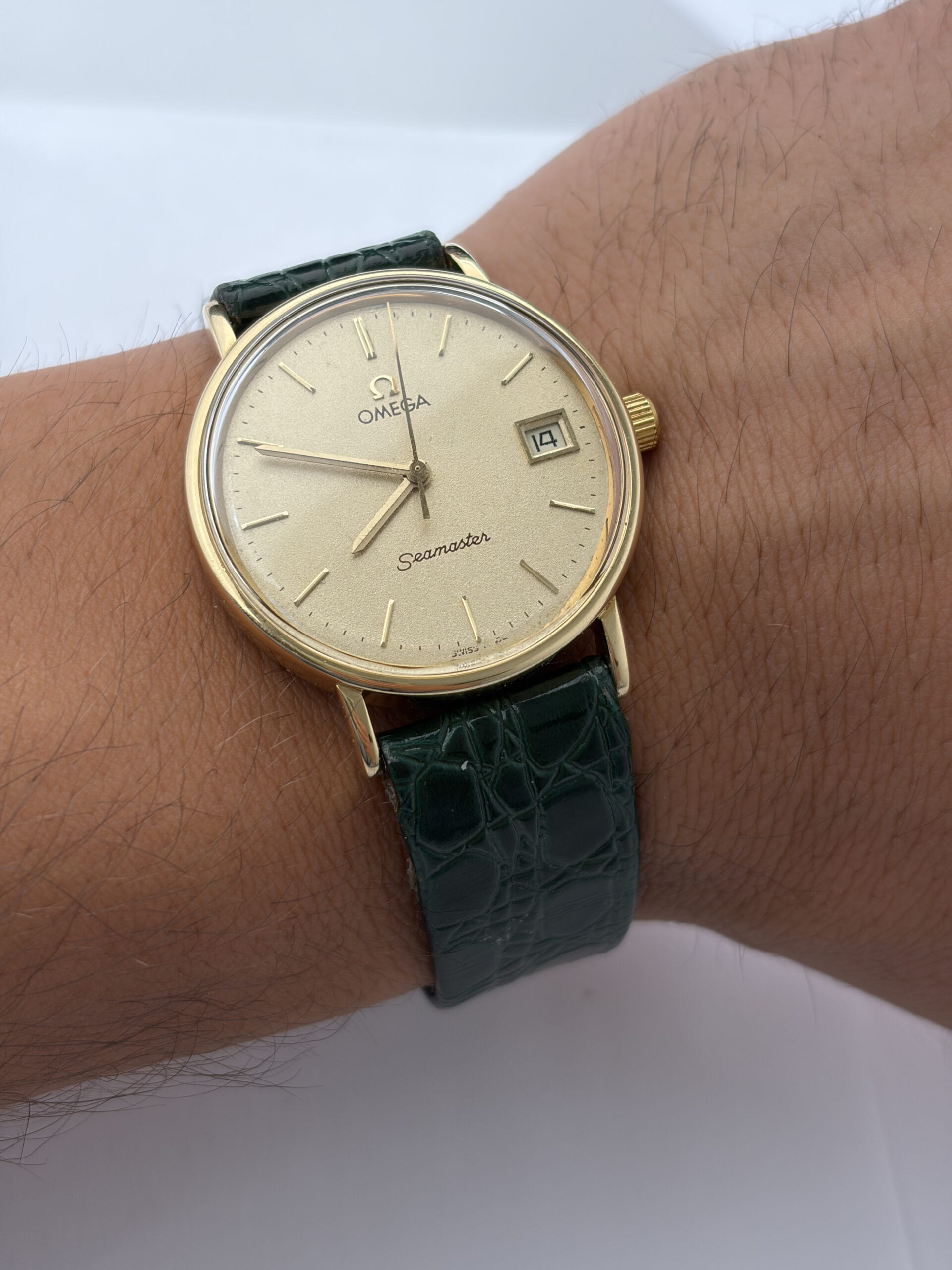 Omega seamaster date 18kt 34 mm ref 166.0276-9