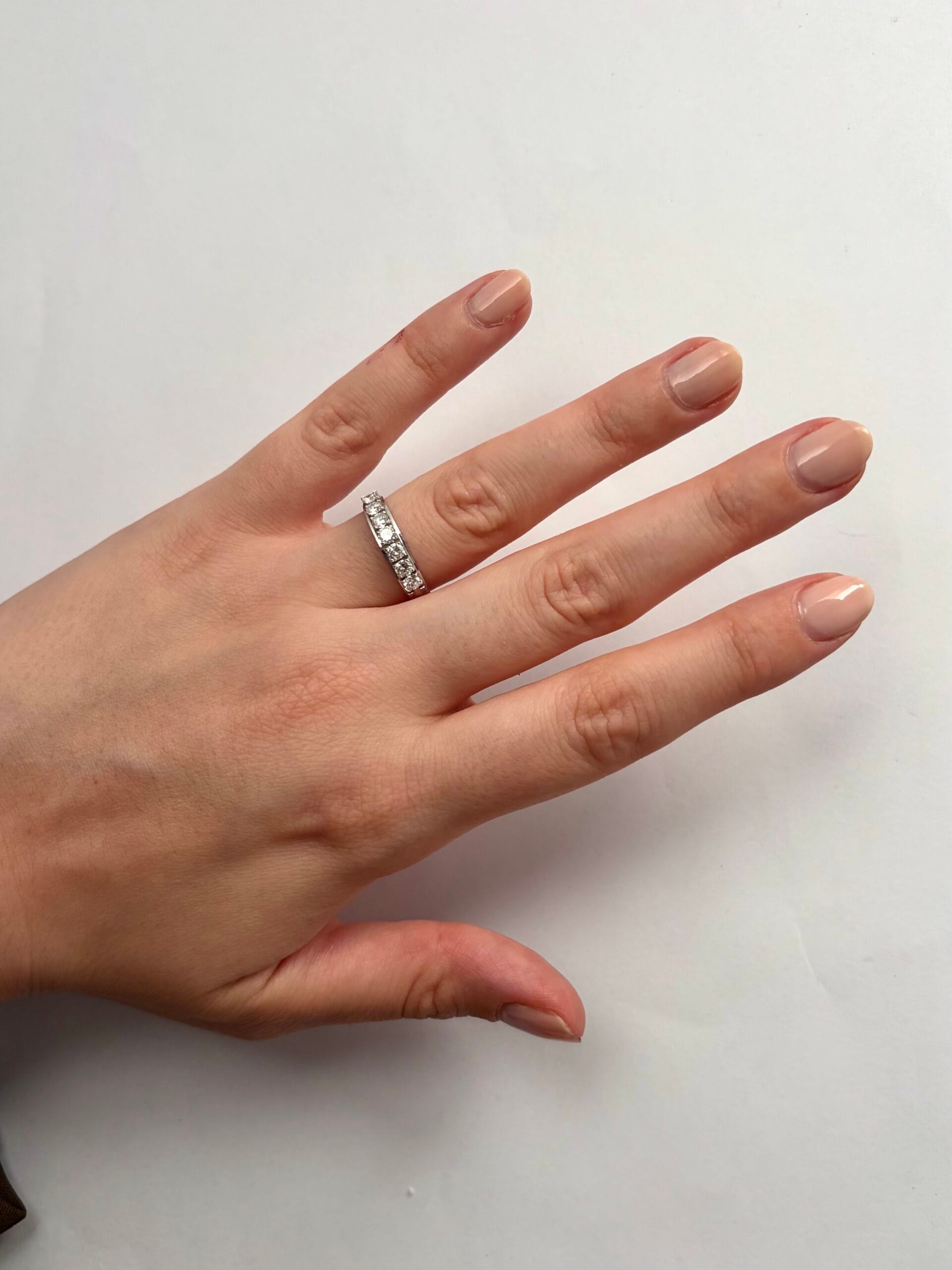 Anello veretta in oro bianco con 7 diamanti 0,56 ct-4