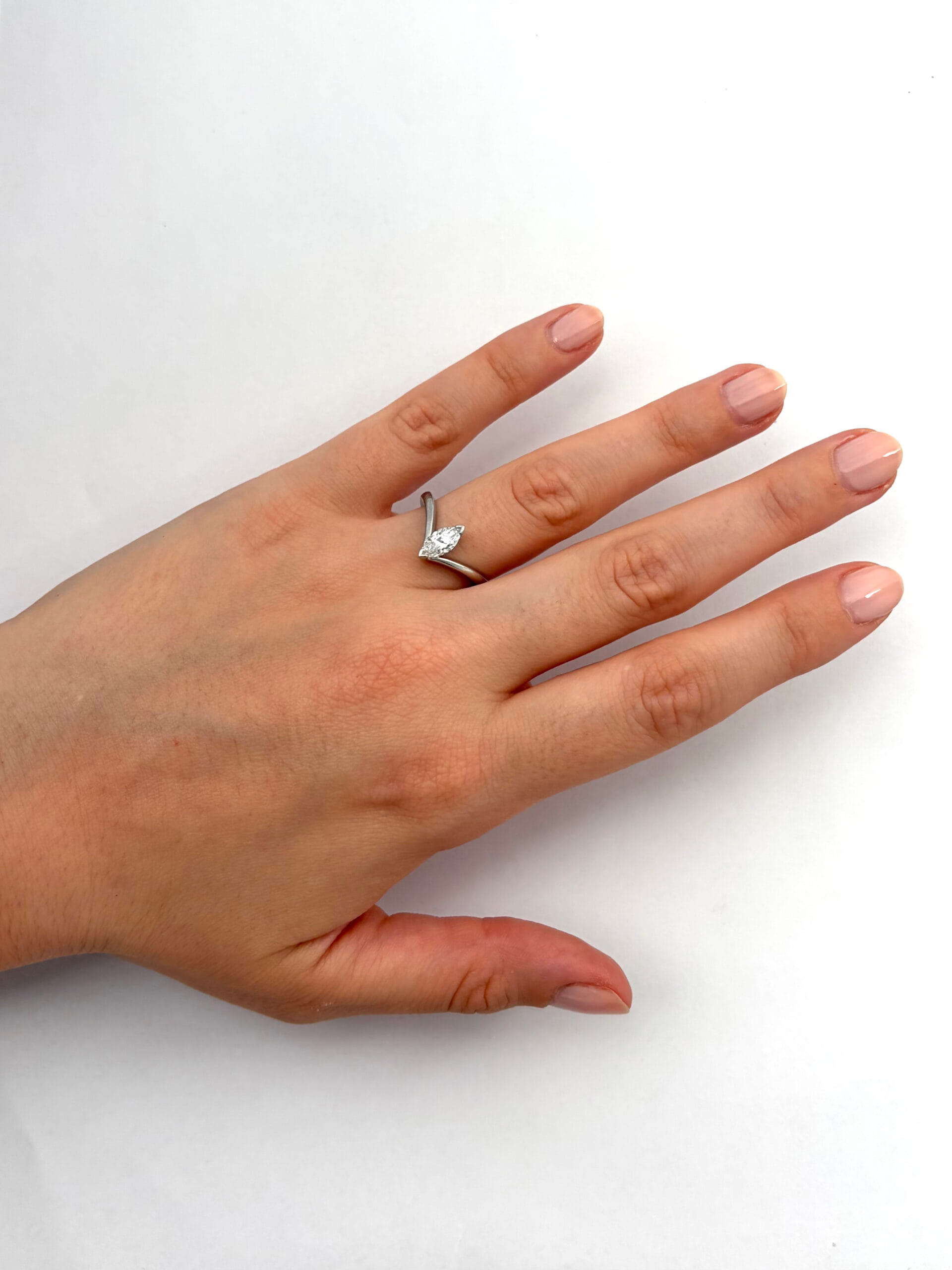 Anello solitario damiani veramore in platino con diamante marquise-4