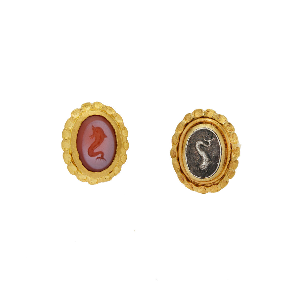 Orecchini in oro giallo 20kt con inserti di corniola e argento-1